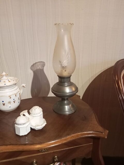 Lampe ancienne sur pied en étain 15 Millencourt-en-Ponthieu (80)