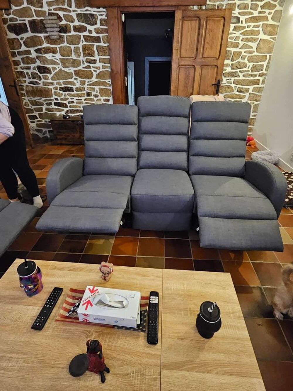 2 canap&eacute;s relax 3 places et 2 places. Meubles