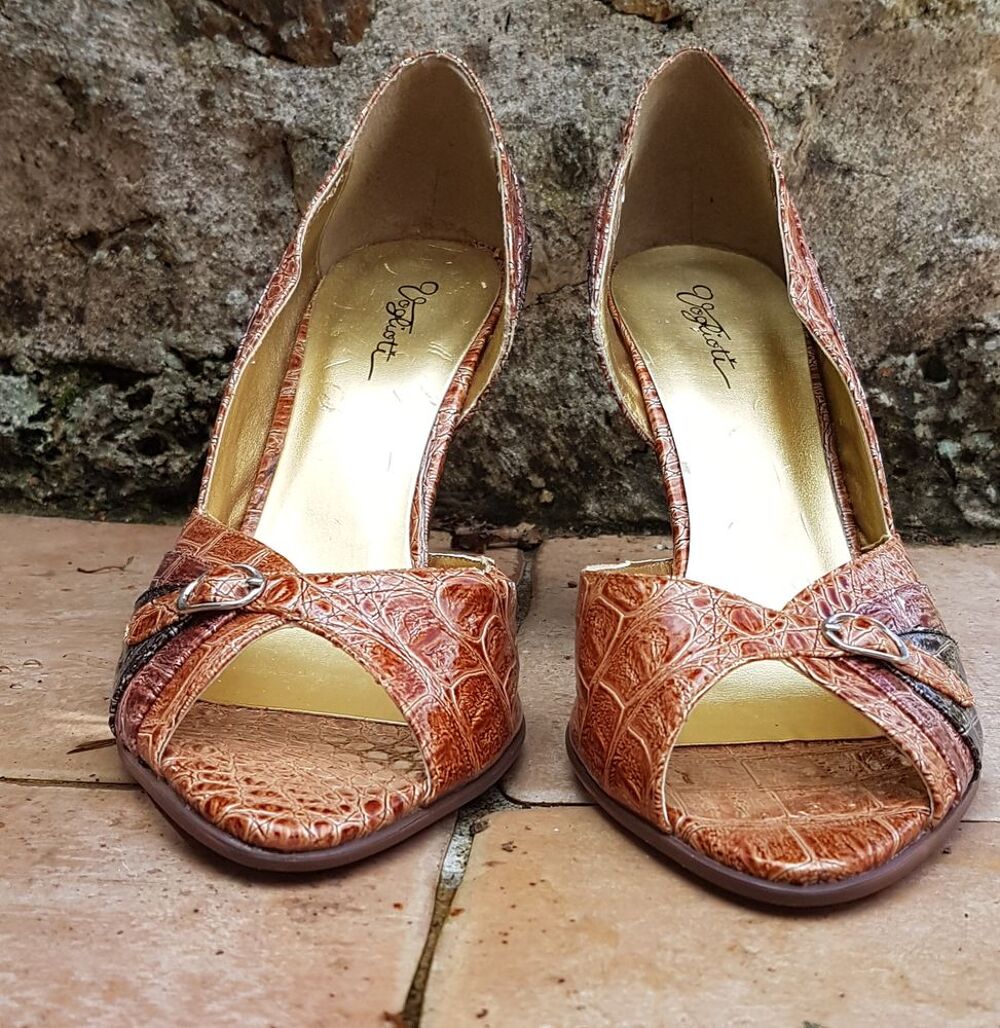 Chaussure cuir imitation croco
Chaussures