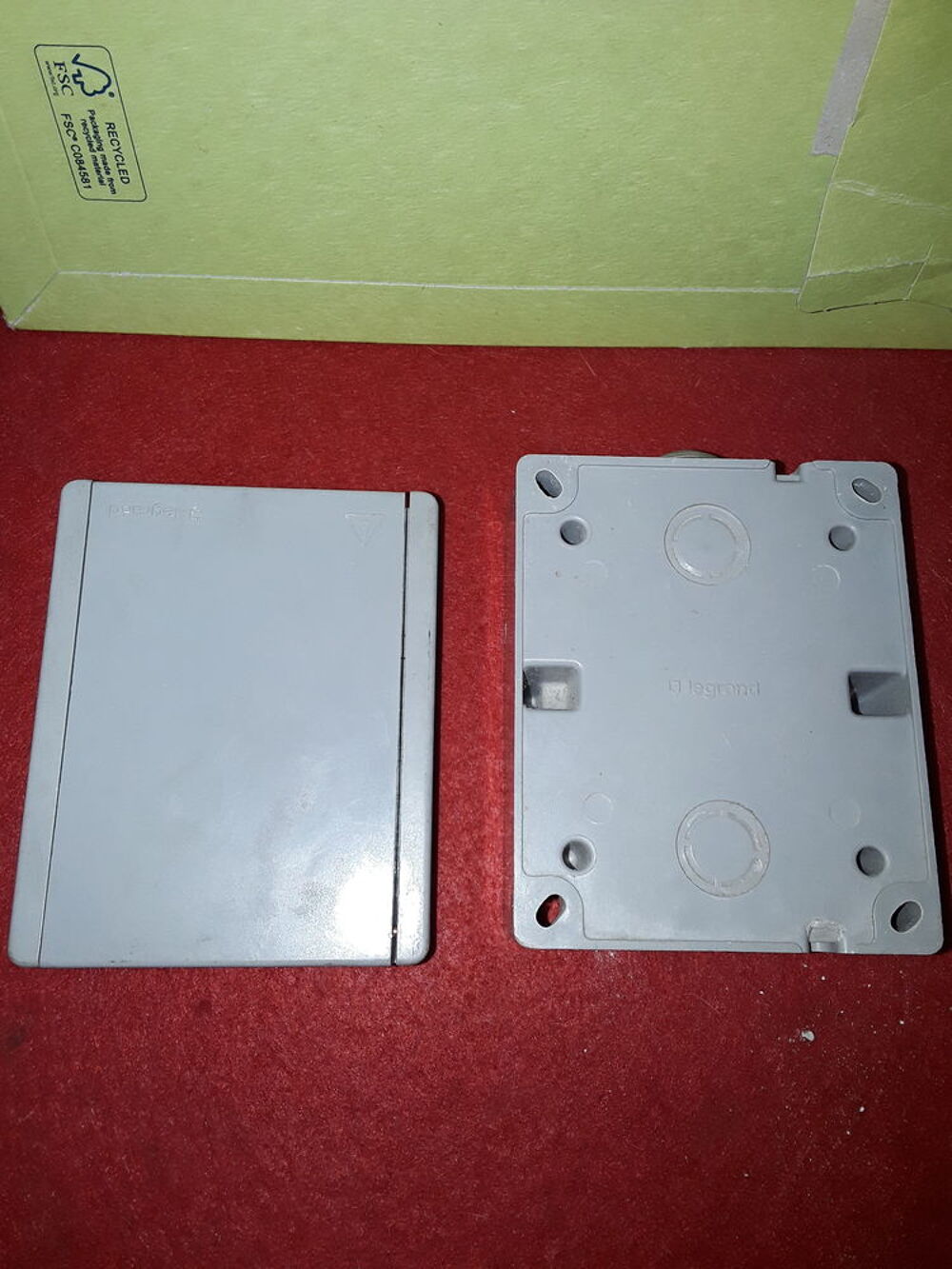 BOITIER ETANCHE PC 2P+T 16/20A Bricolage