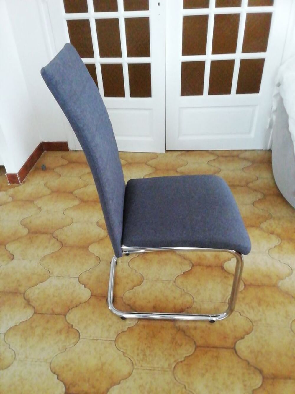 Lot de 8 chaises assise tissus pied inox Meubles