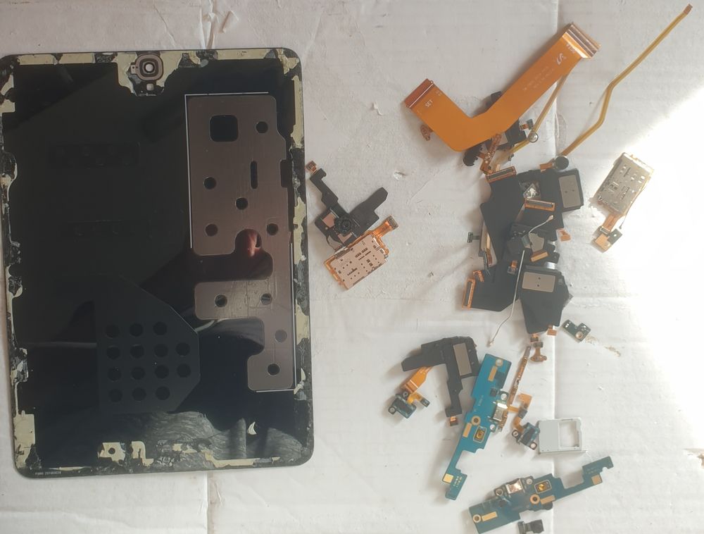Lot tablettes pour pi&egrave;ces 4 Téléphones et tablettes
