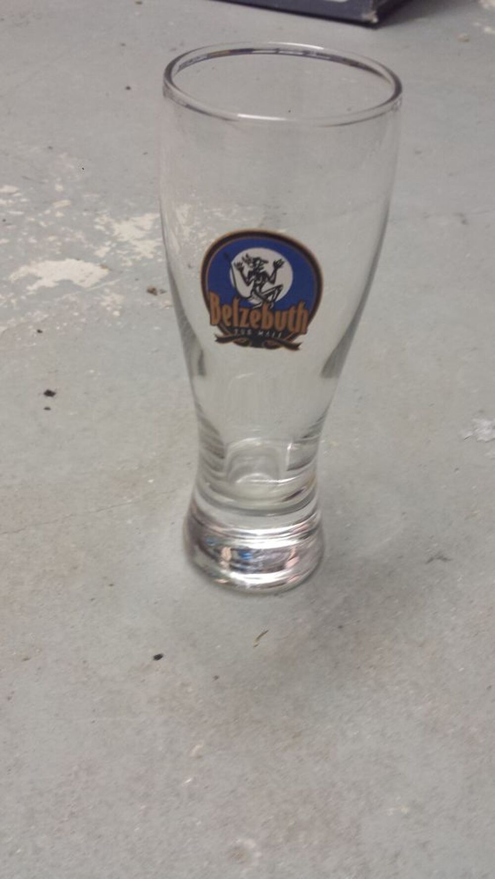 un verre &agrave; bi&egrave;re BELZEBUTH collectionneur ou autre Décoration