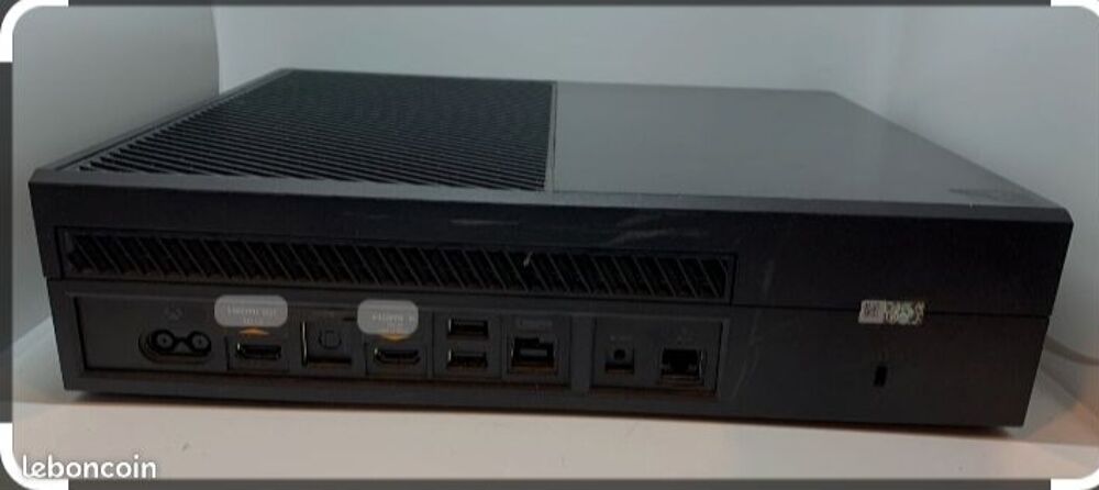 Xbox one avec Manette Consoles et jeux vidéos