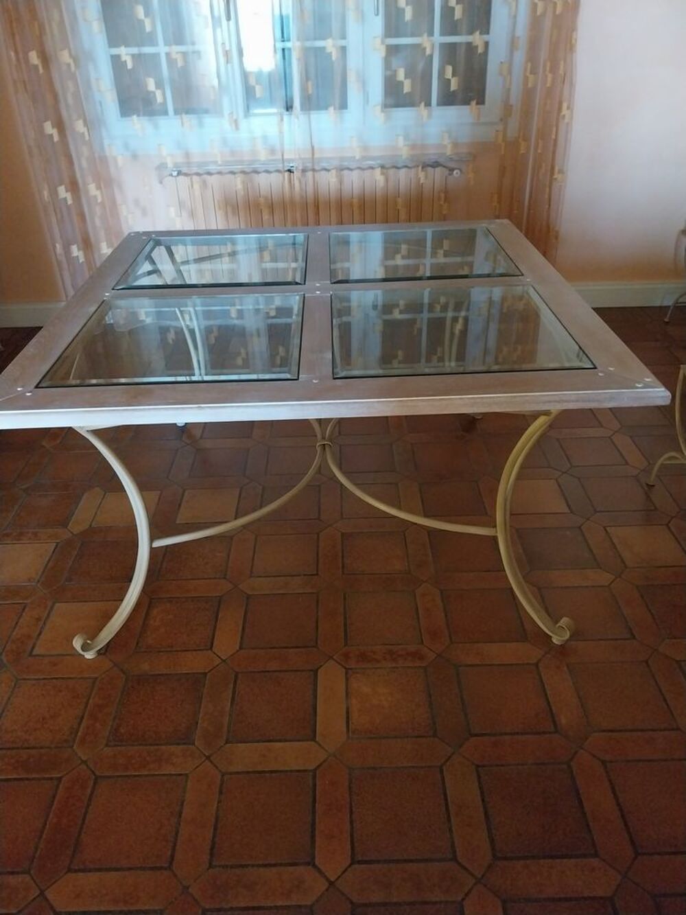 TABLE DE SALLE A MANGER PLUS CHAISES Meubles