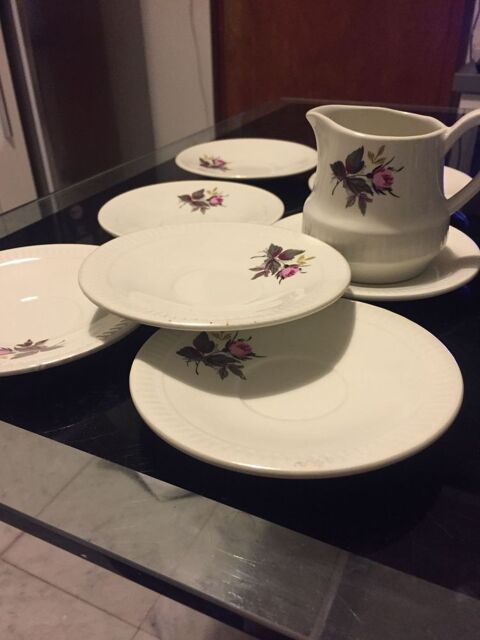 Pieces d?un service de vaisselle ancien 2 Soissons (02)