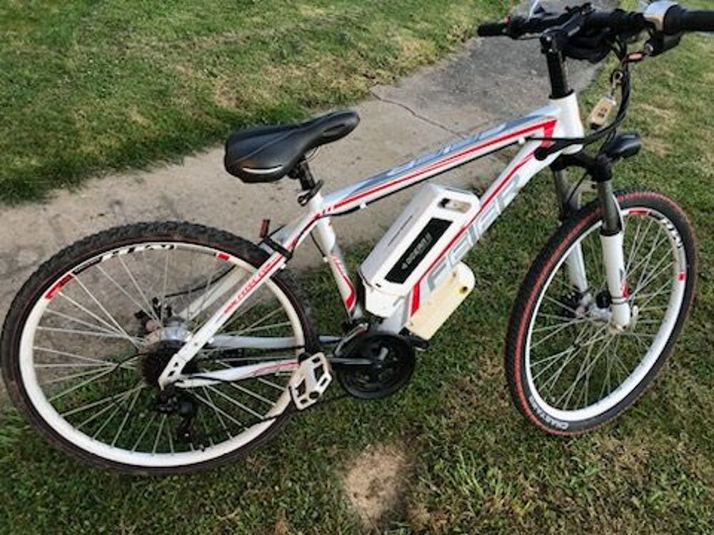 VTT ELECTRIQUE
21 VITESSES SHIMANO
Vélos
