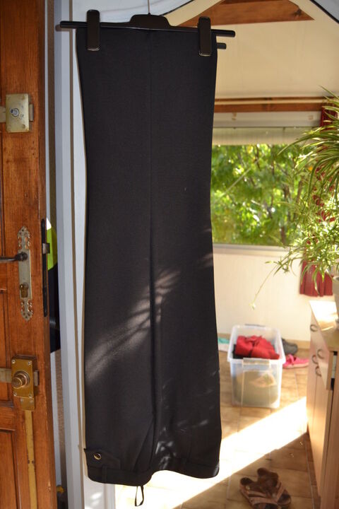 PANTALON NEW  LOOK 10 Saint-Saturnin-l�s-Apt (84)