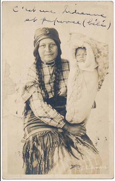 CARTE PHOTO Indiens d'Amérique Indienne avec Bébé (Papoose) 70 Loches (37)