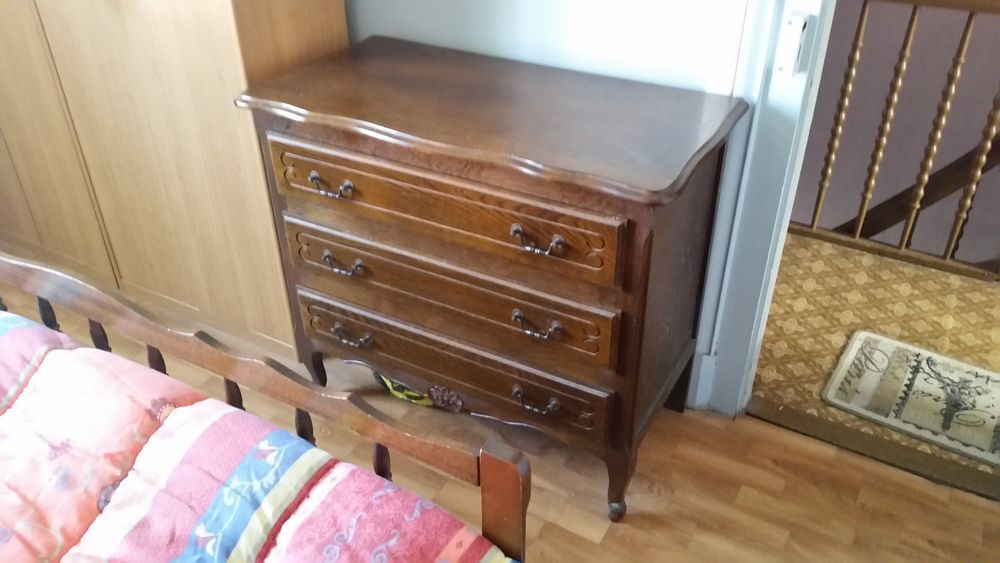 Commode 3 tiroirs.
Meubles