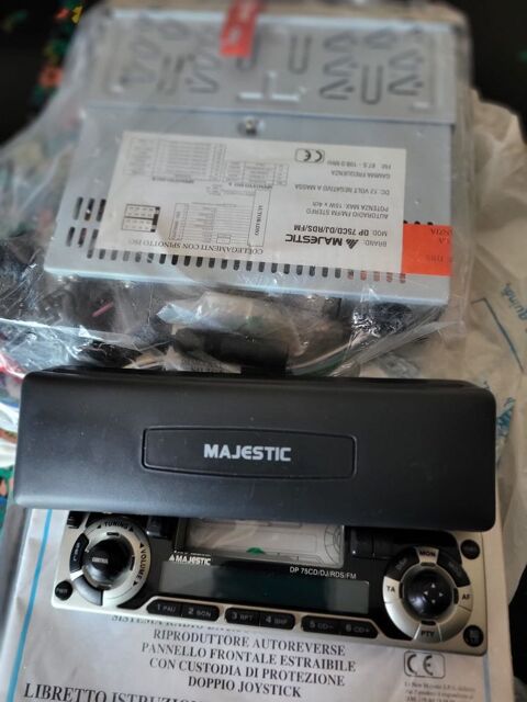 AutoRADIO   MAJESTIC  , vintage, �tat neuf 45 Montauban (82)