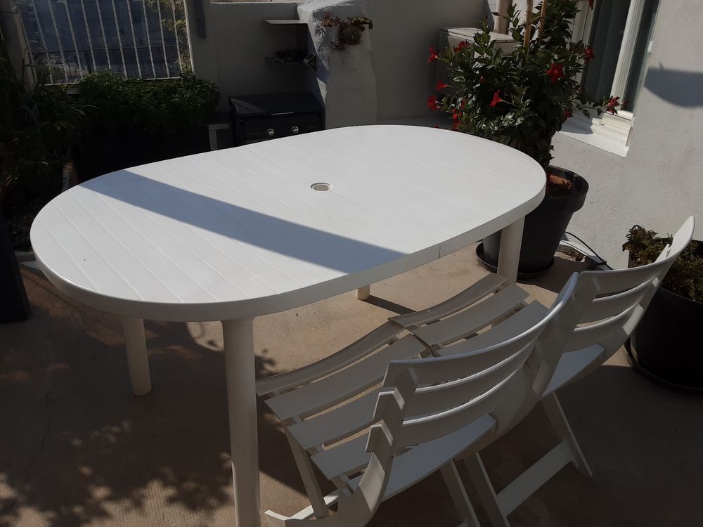 table et chaises ext&eacute;rieur Meubles