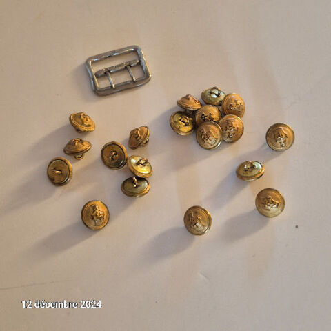 Lot de 19 boutons des transmissions militaire de l'arm�e fra 19 Saumur (49)