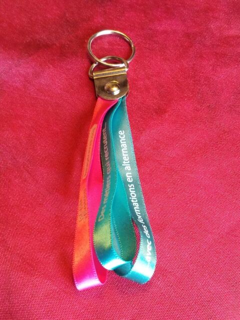 Porte clefs avec trois rubans 1 Avermes (03)