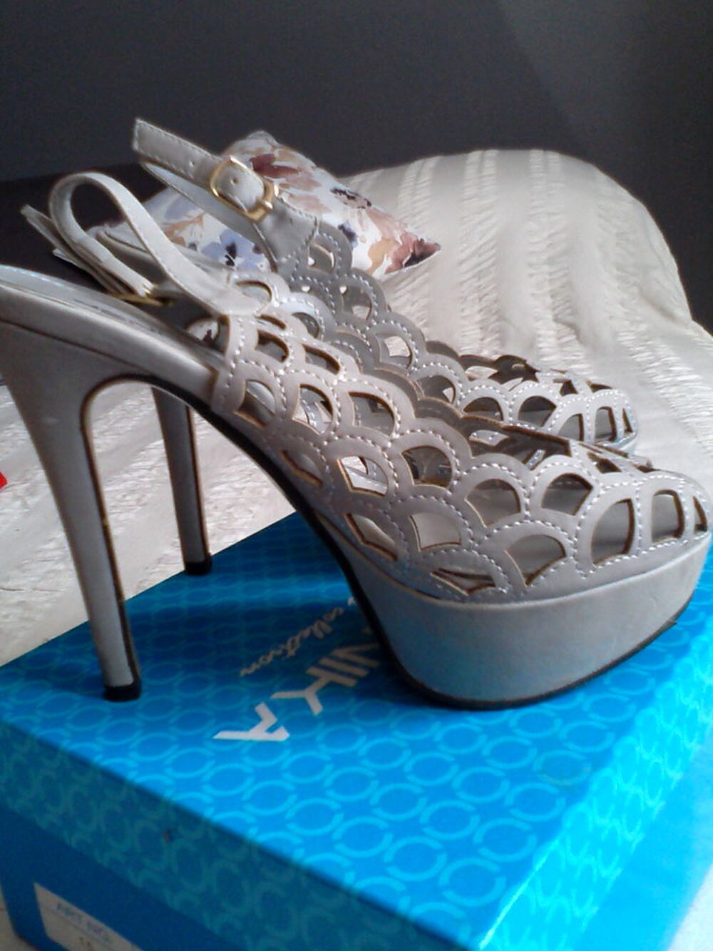 SANDALES GRIS CLAIR JENNIKA Chaussures