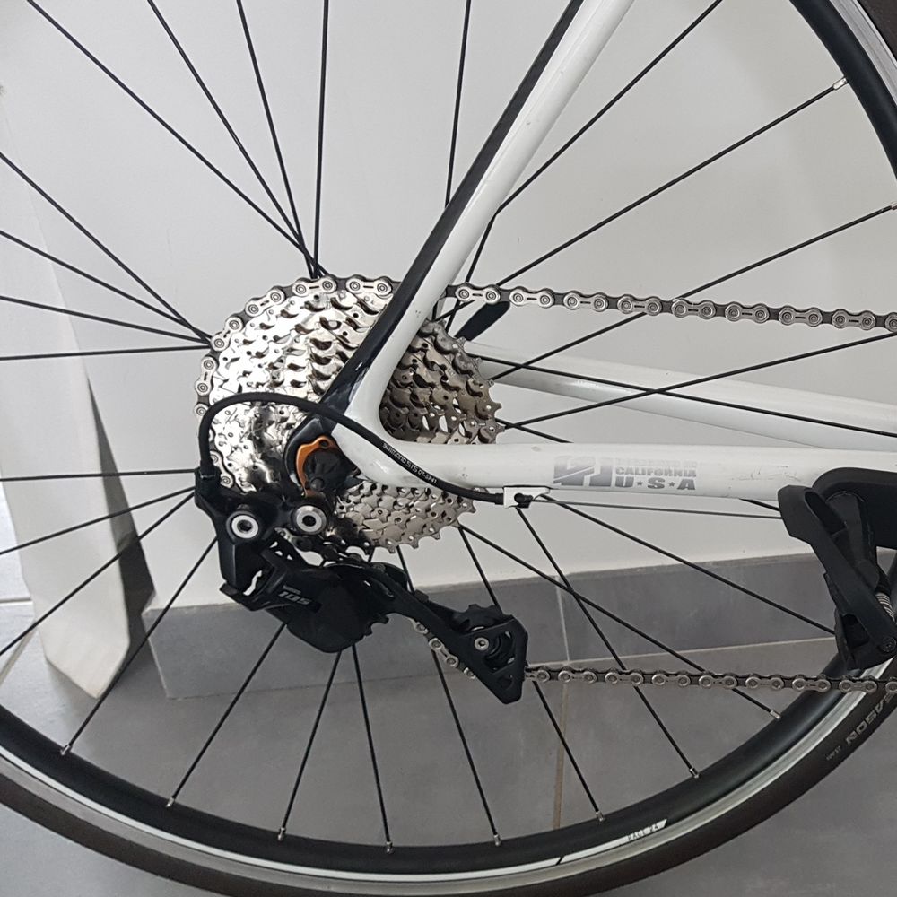 V&eacute;lo route GT carbone monobloque Vlos