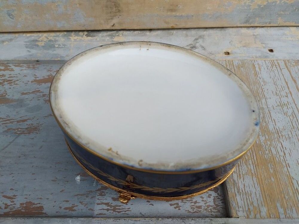 Boite &agrave; Bijoux Porcelaine de Limoges Bleu Cobalt et Bronze Décoration