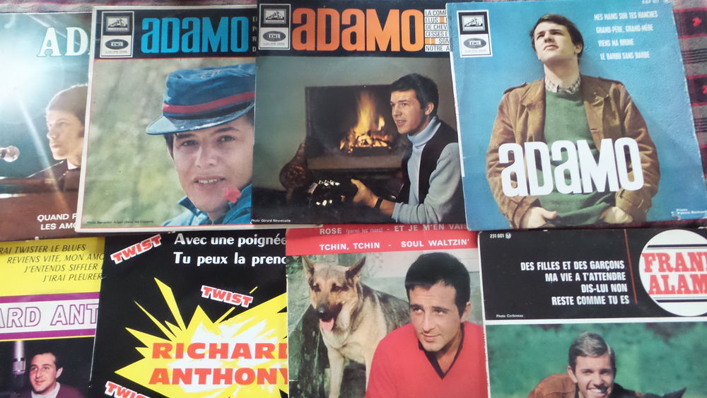 Lot de 20 disques 45 tours vinyles 4 titres ann&eacute;es 50 /60
CD et vinyles