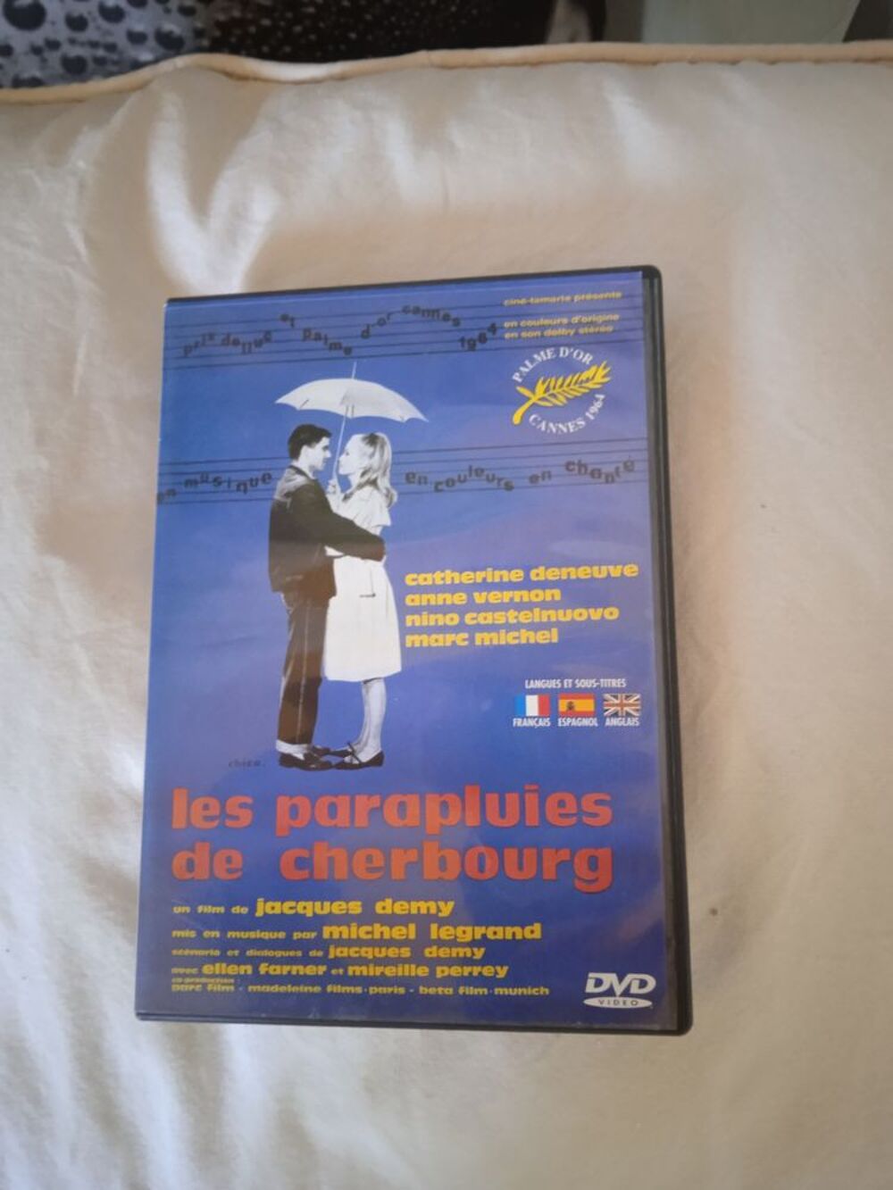 DVD Les Parapluies de Cherbourg
1990
Excellent &eacute;tat
En Fr DVD et blu-ray