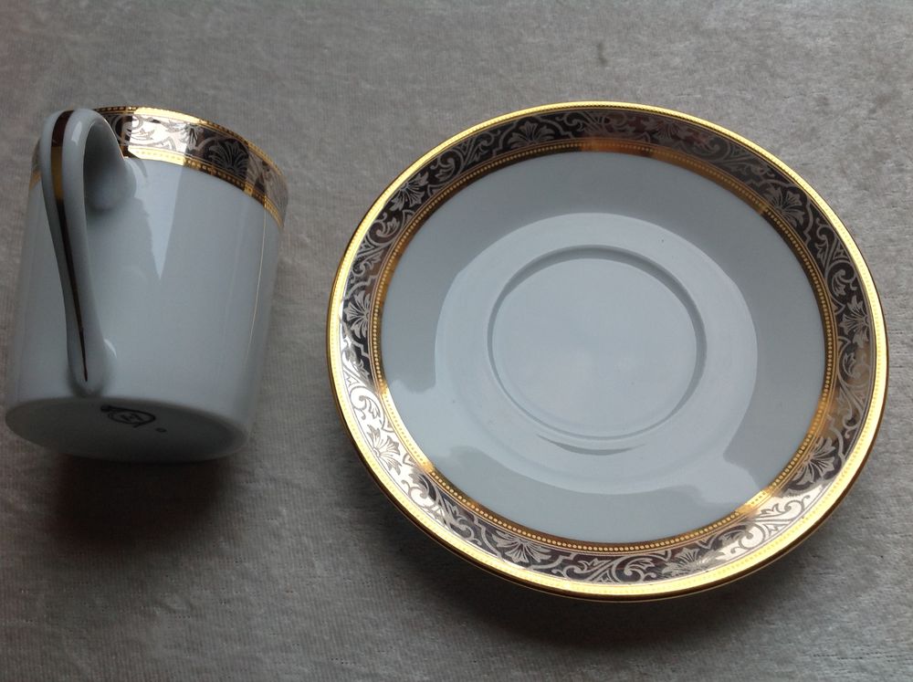 TASSE S/TASSE ANCIENNE EN PORCELAINE DE SOLOGNE Envoi Possib Cuisine