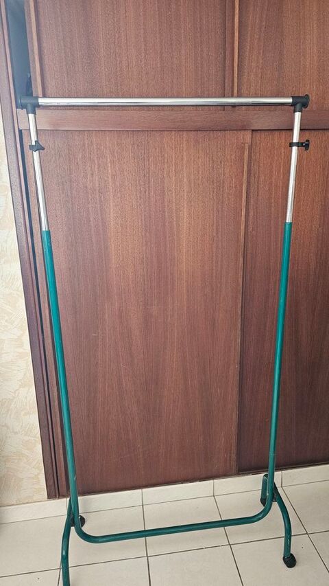 Portant sur roulettes 20 B�ziers (34)