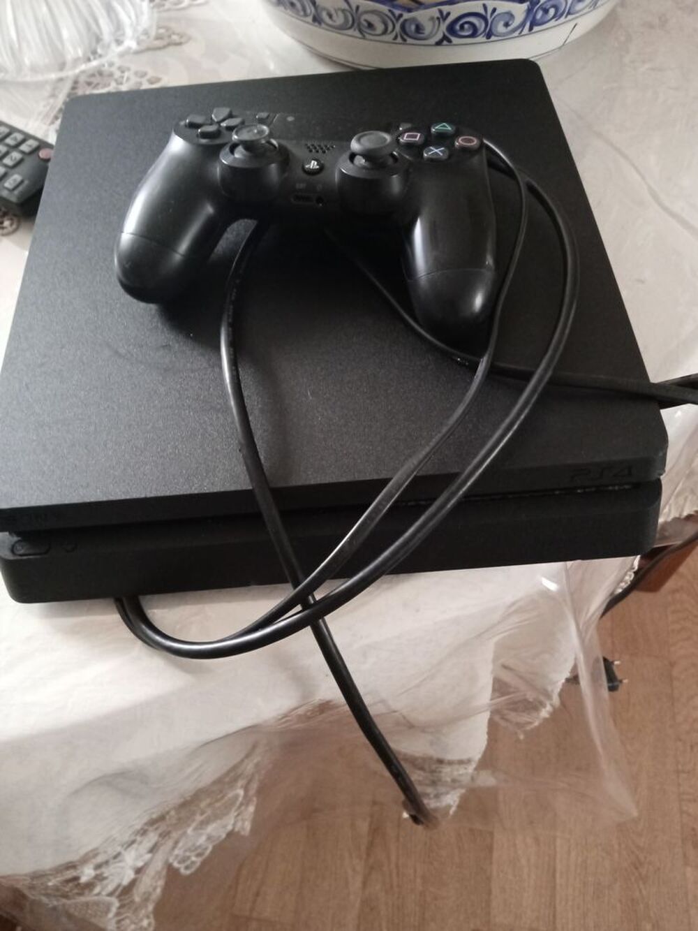 PS4 Slim avec manette Consoles et jeux vidéos