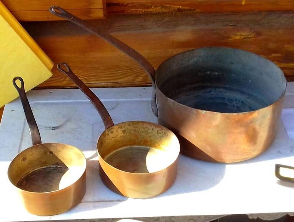 lot de 3 casseroles anciennes en cuivre massif Décoration