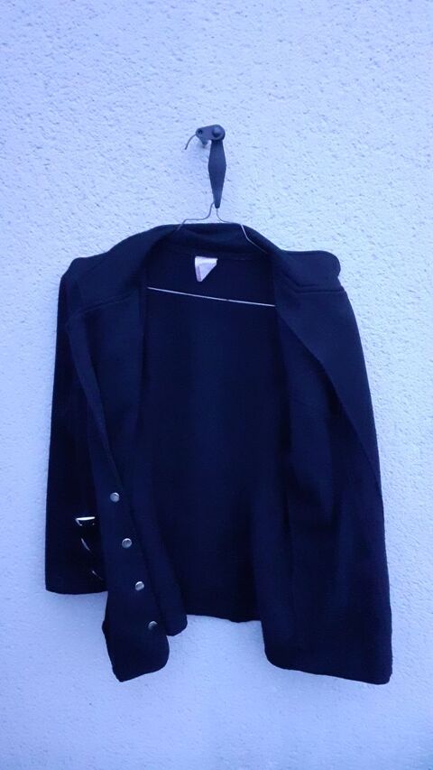 Une veste noir taille 42/44 8 Lamotte-Beuvron (41)