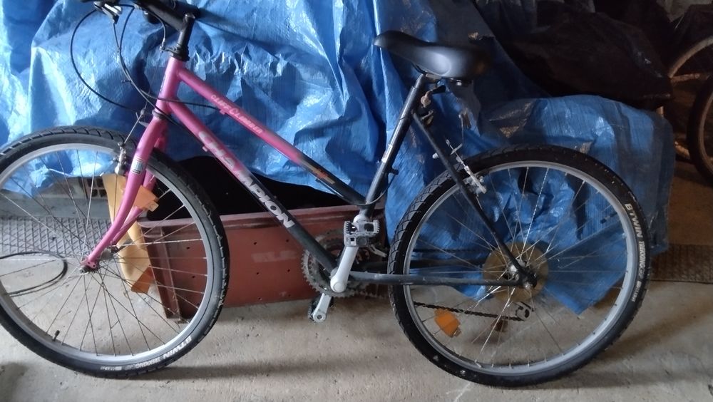 velos.2 pieces a prendre sur place petite r&eacute;novation Vélos