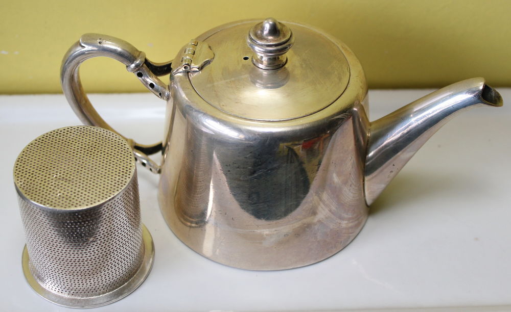 Th&eacute;i&egrave;re bistrot m&eacute;tal argent&eacute; Art D&eacute;co POTFER
Cuisine