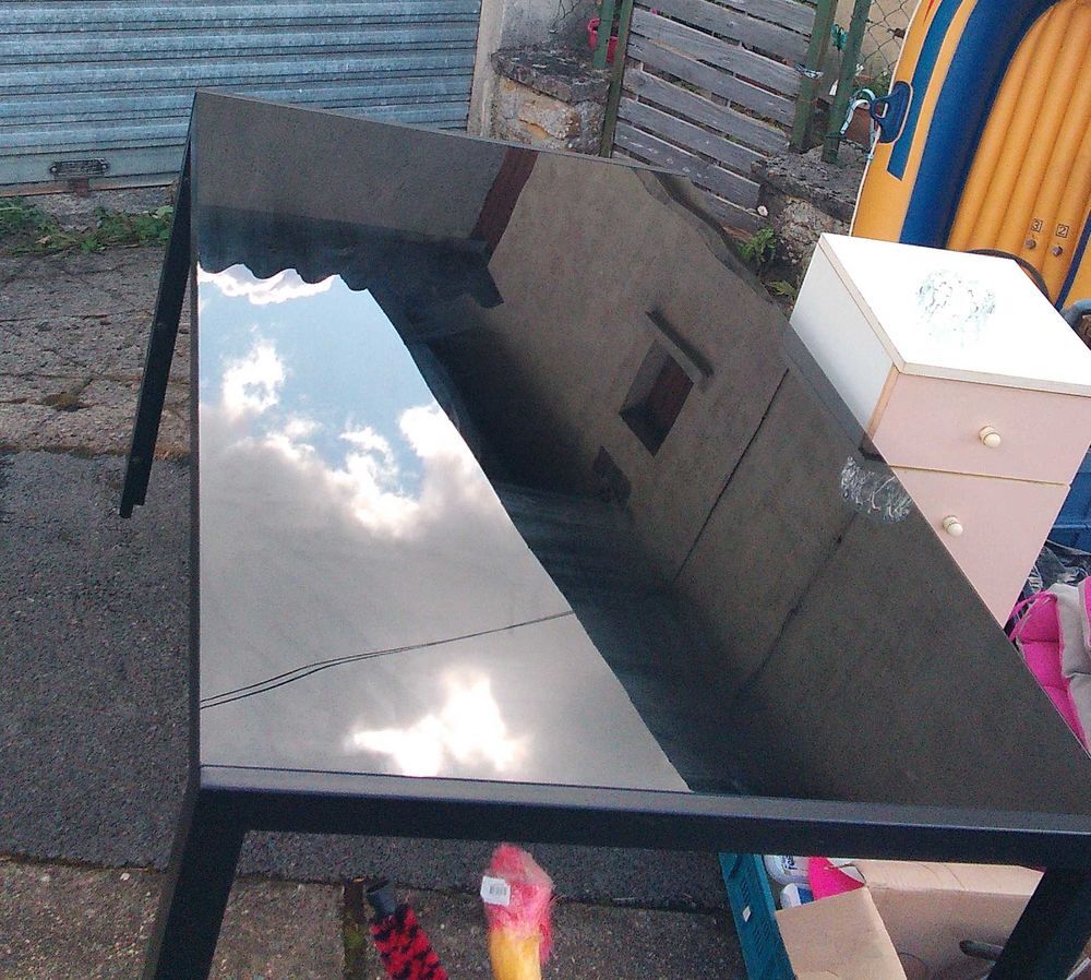 une table en verre tremp&eacute; Meubles
