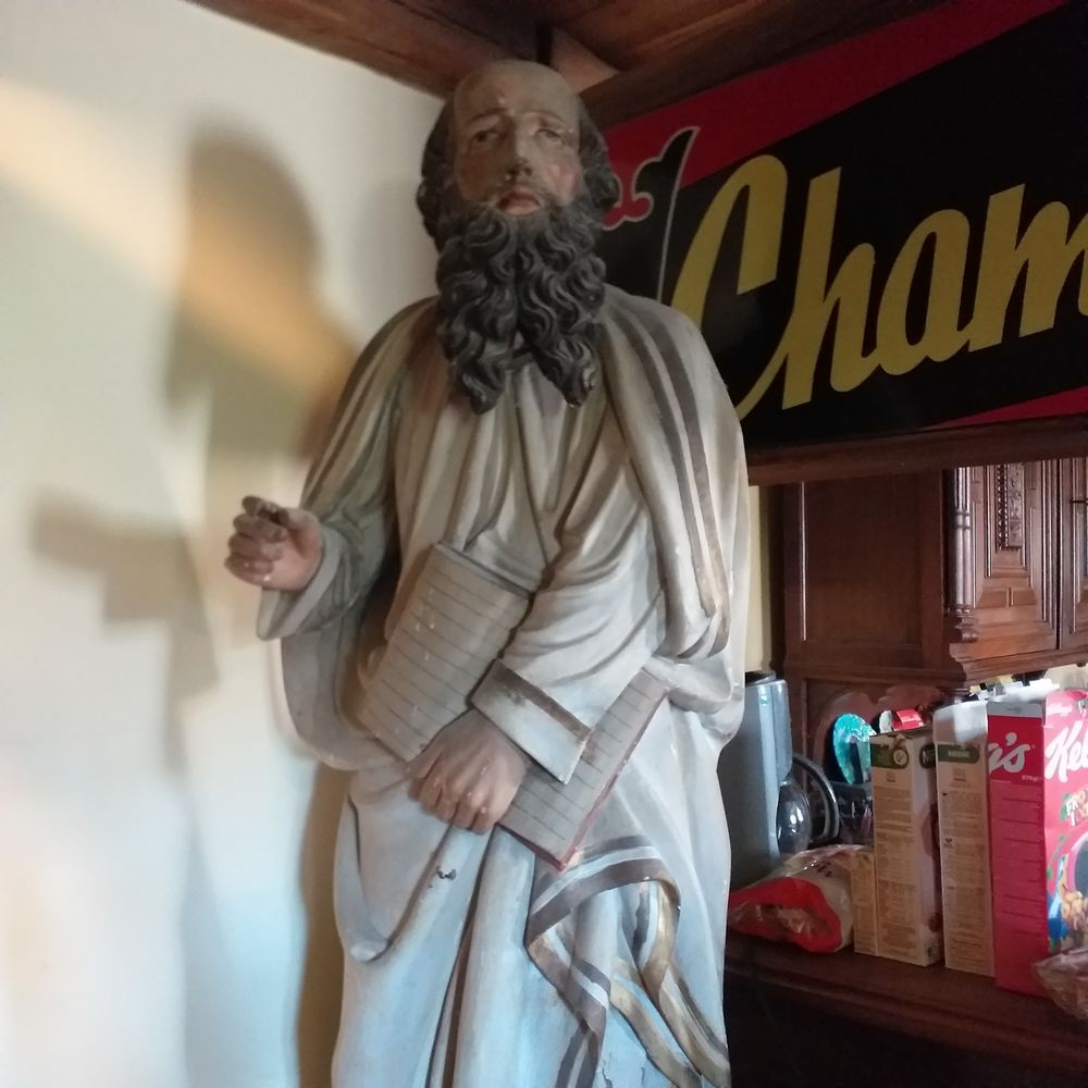 STATUE 