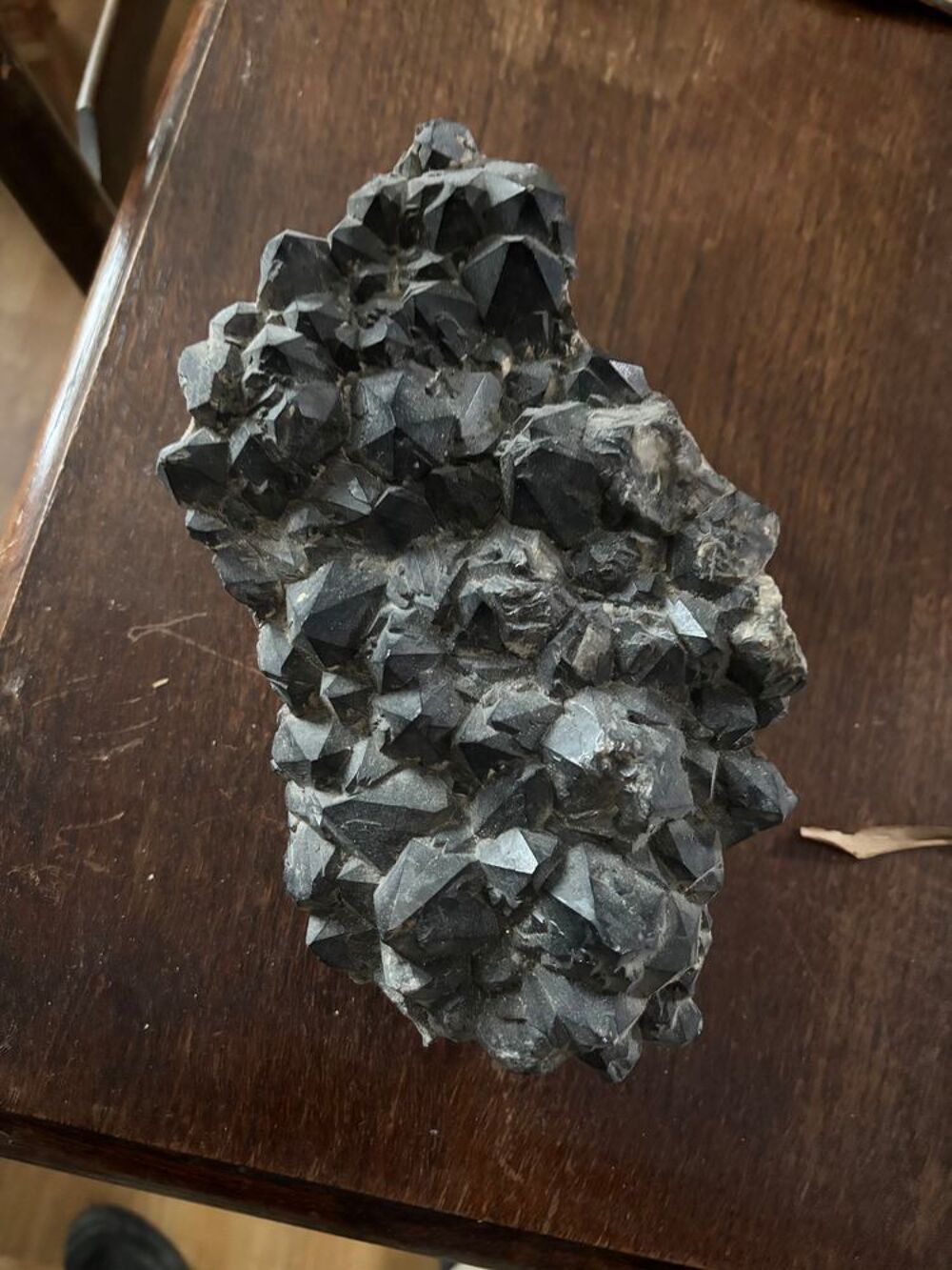 GROUPE DE CRISTAUX DE QUARTZ FUME 