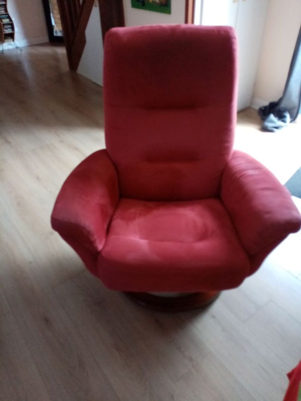Tr&egrave;s beau canap&eacute; et fauteuil. Meubles