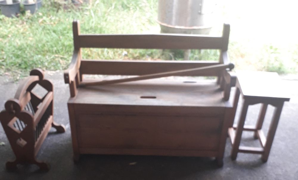 BANC COFFRE AVEC SON PORTE-REVUES Meubles
