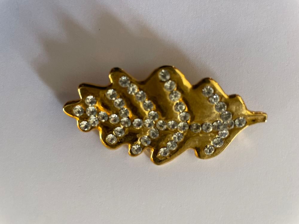 Broche dor&eacute; feuille de ch&ecirc;ne PM strass Ines De La Fressange Bijoux et montres