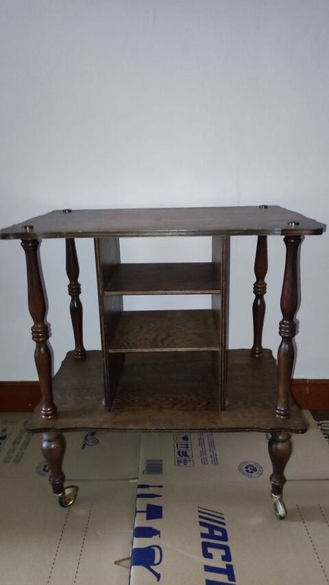 Ancienne table TV / HIFI � roulette 5 Blaringhem (59)