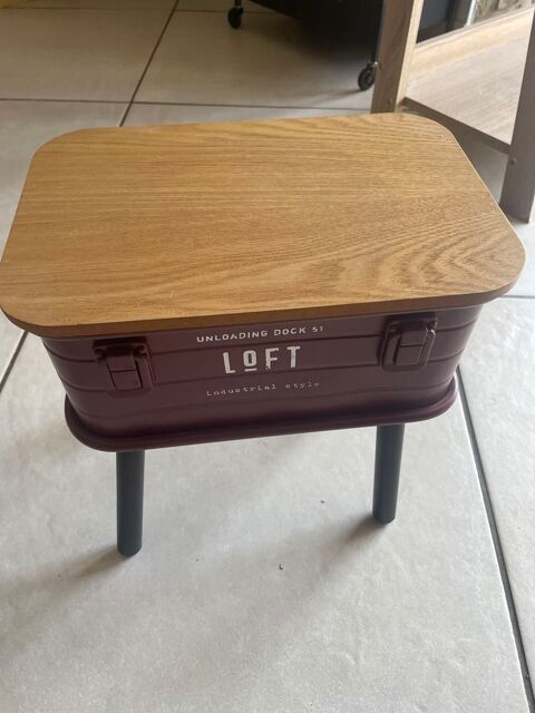 Petite table Le Loroux-Bottereau (44)