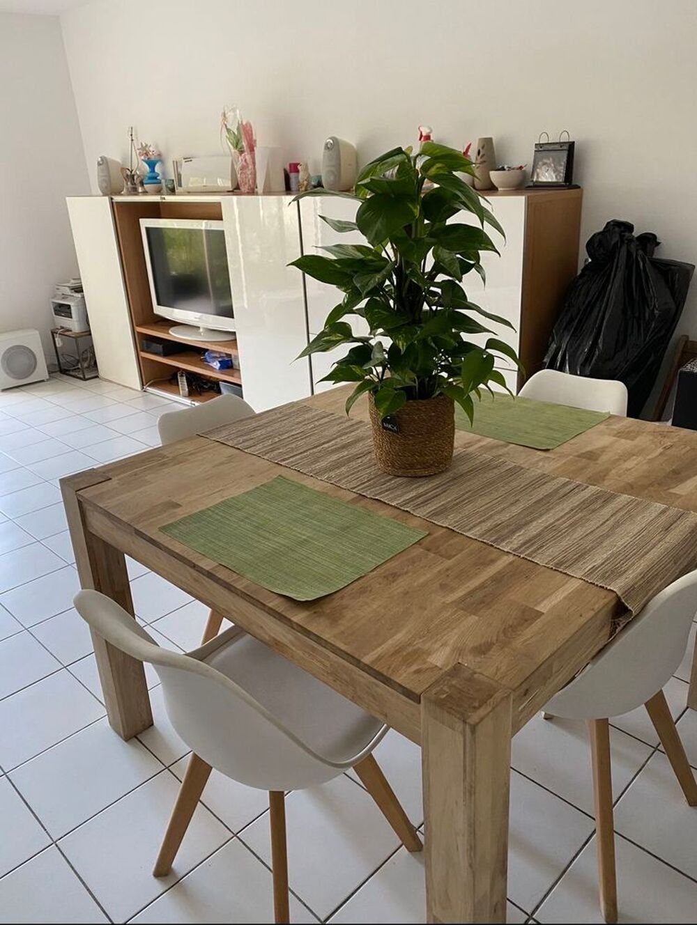 Table carr&eacute;e 120*120cm Meubles