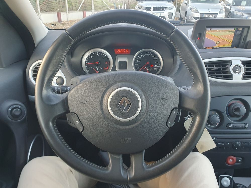 Clio III dCi 90 eco2 Dynamique TomTom 2011 occasion 28000 Chartres