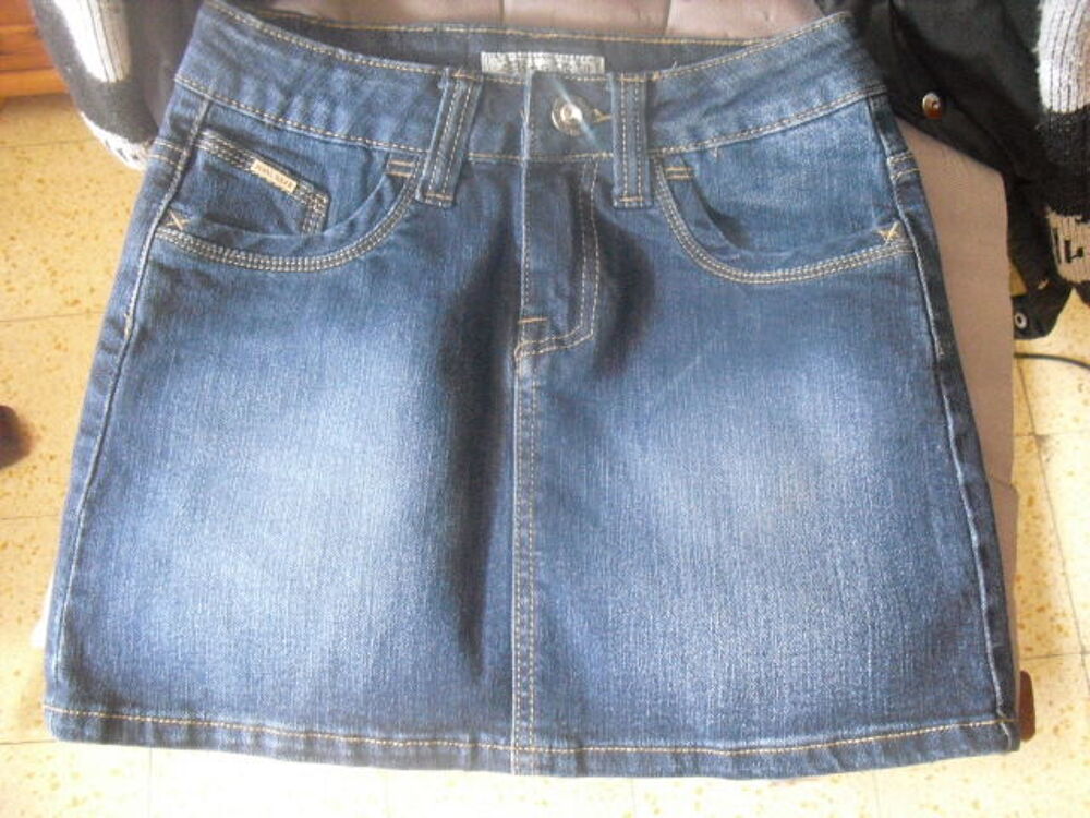 JUPE EN jean NEUVE MISS RJ TAILLE 34 Vêtements