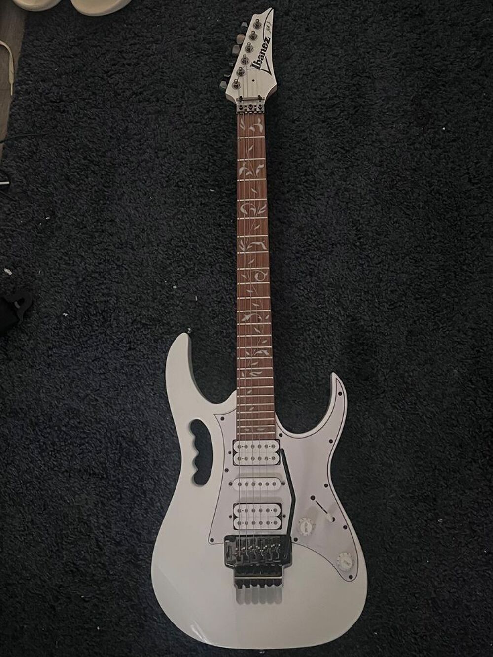 Ibanez JEMJR + Housse de Transport Instruments de musique