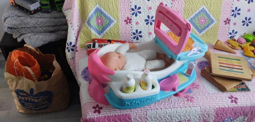 bebe et son appareil pour soins Jeux / jouets