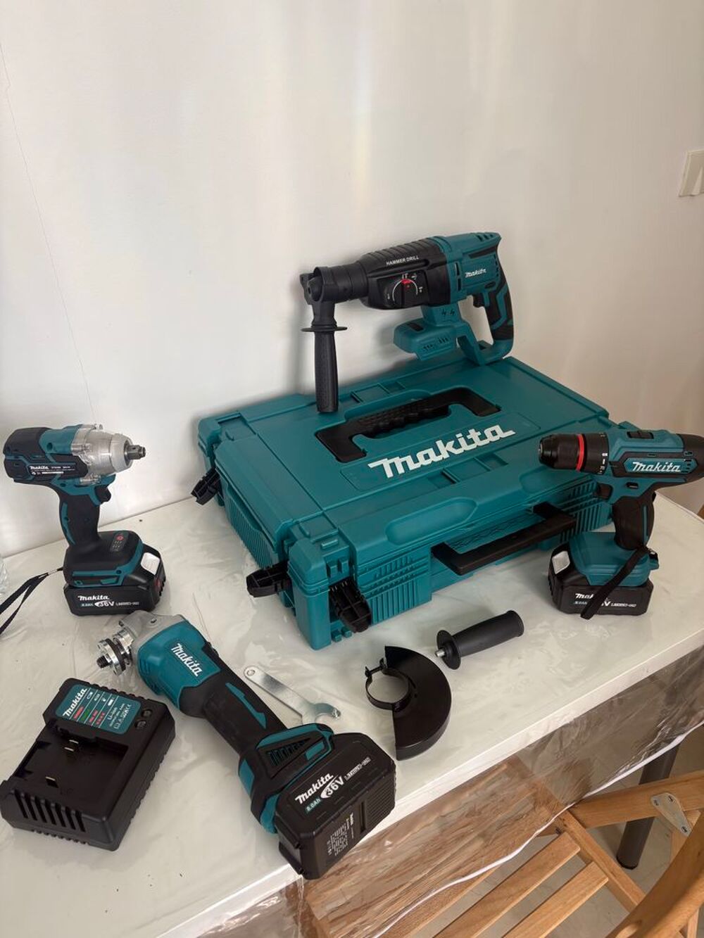 Makita kit 4en1 36v 8ah Bricolage
