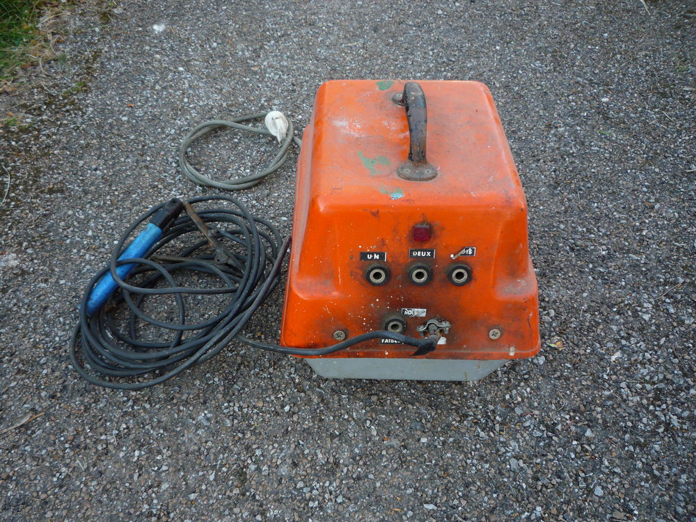 Poste &agrave; souder Manufrance
37cm x 28cm
h 32cm Bricolage