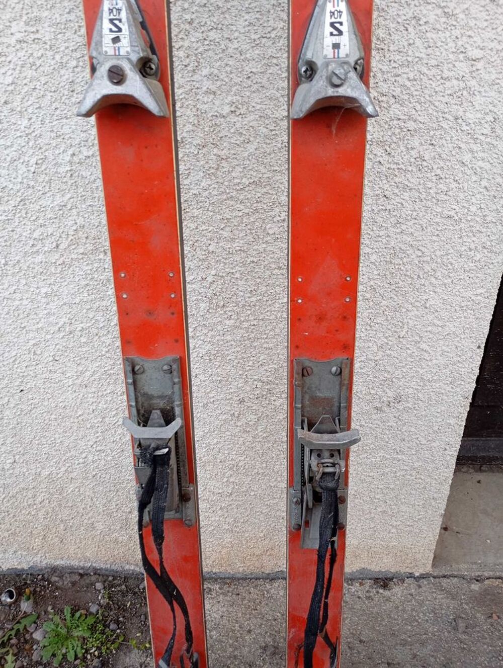 Skis vintage Dynastar €" d&eacute;co montagne / chalet authentique 