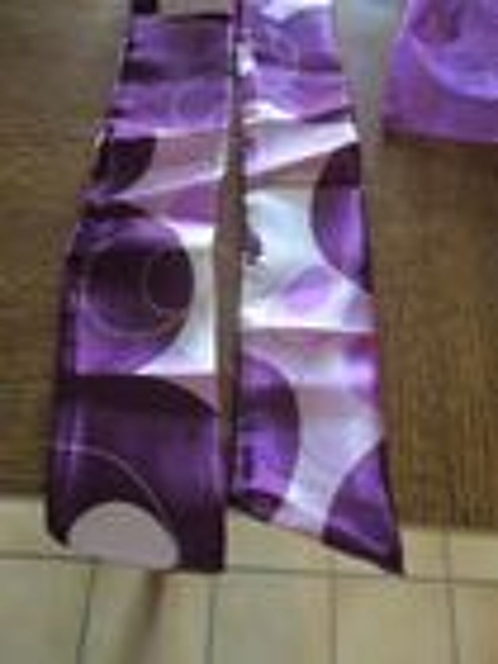 &eacute;charpe ou foulard satin&eacute; violet neuve et autre mod&egrave;les Vêtements