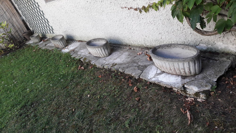 4 jardini&egrave;res en pierre Jardin