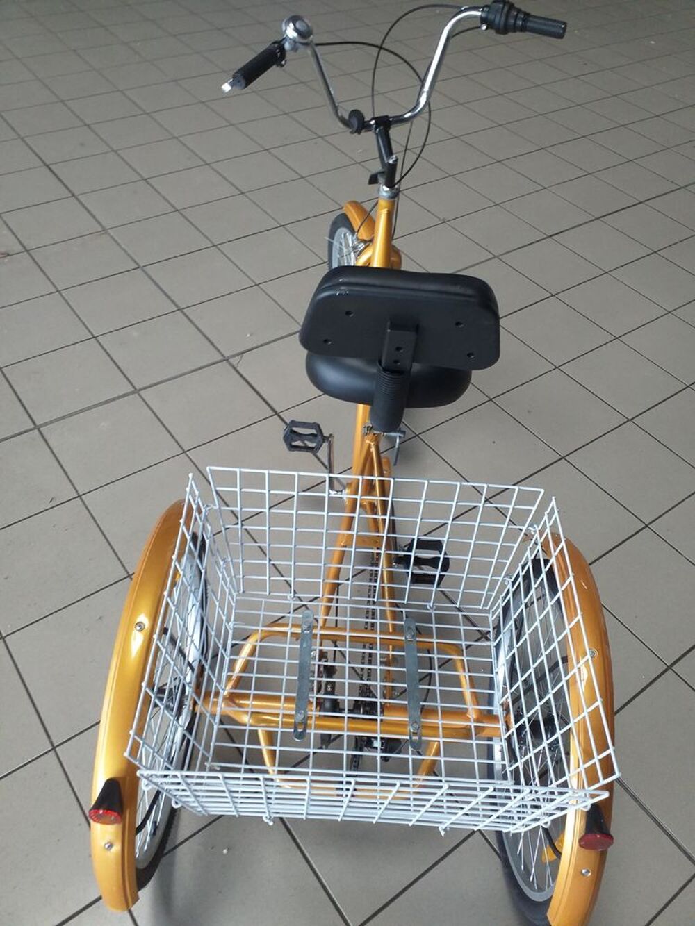 Tricycle adulte avec panier arri&egrave;re Vélos