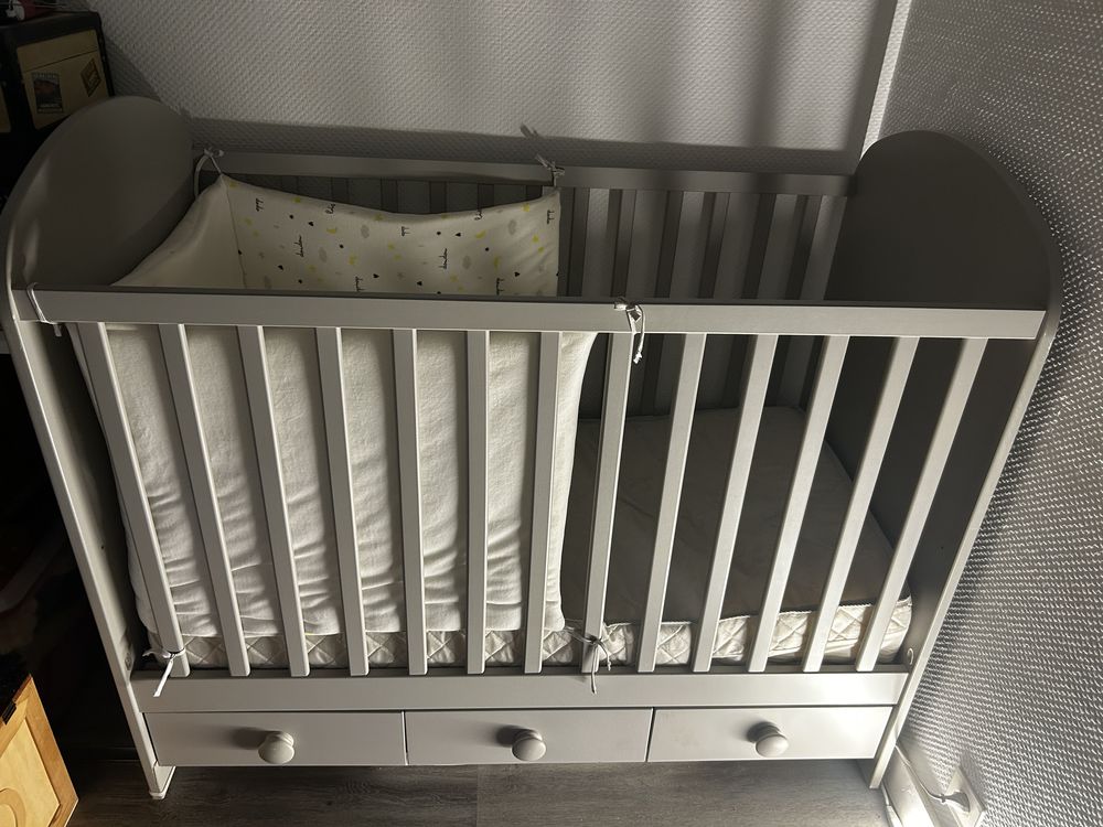 lit b&eacute;b&eacute; IKEA avec 3 tiroirs + matelas Mobilier enfants